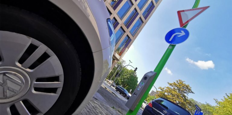 Dortmund soll mehrere Hundert Lade-Laternen für E-Autos bekommen wie hier an der  Elisabethstraße.
