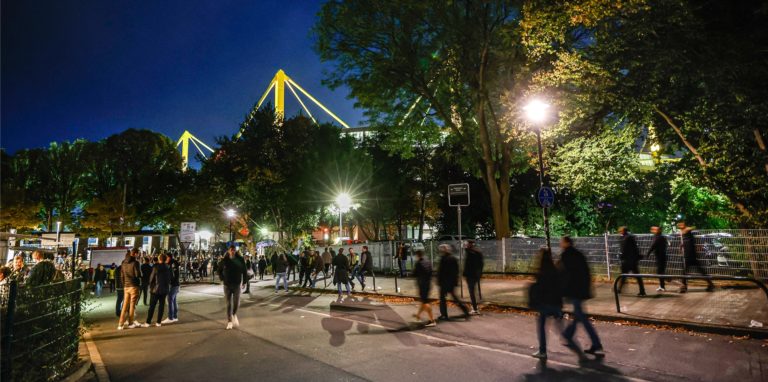Die Westfalenhallen schaffen zur Sperrung des Verbindungsweges zwischen den Messehallen 3 und 4 erste Tatsachen.