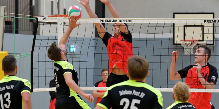 Rafel Bartoschek (l.) und Hauke Franek (r.) erlebten eine umkämpfte Partie ihres VfB Lünen gegen Post/Telekom Bielefeld II.