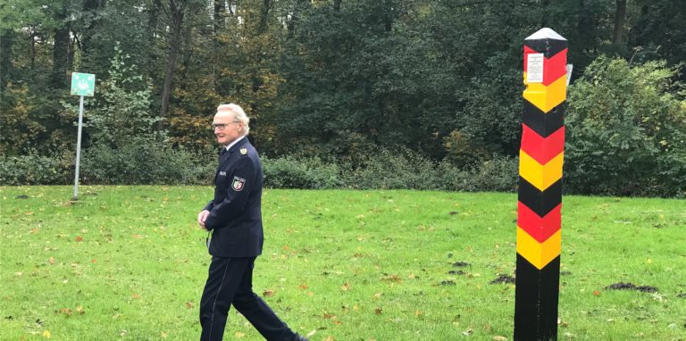 Michael Frücht spendete im Zuge seiner Verabschiedung zwei Grenzsäulen an das LAFP in Selm.