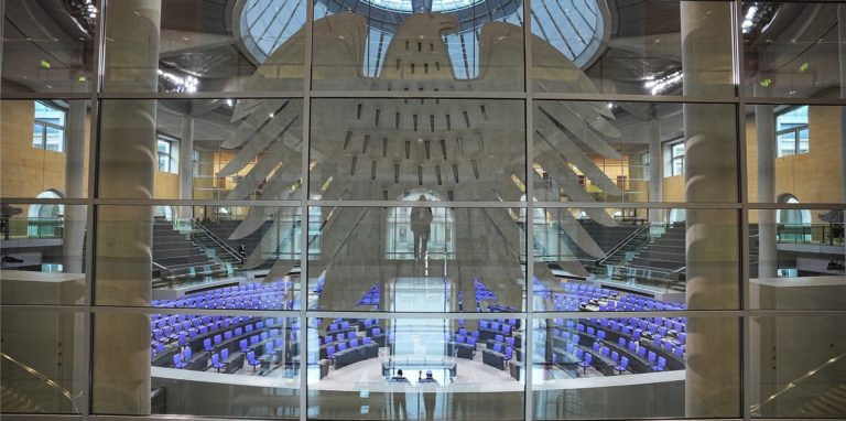 Blick in das Plenum vor der konstituierenden Sitzung des neuen Bundestags.