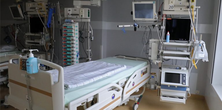 Eine 67-jährige Frau war eine der beiden Personen, die ursächlich an einer Corona-Infektion gestorben sind.