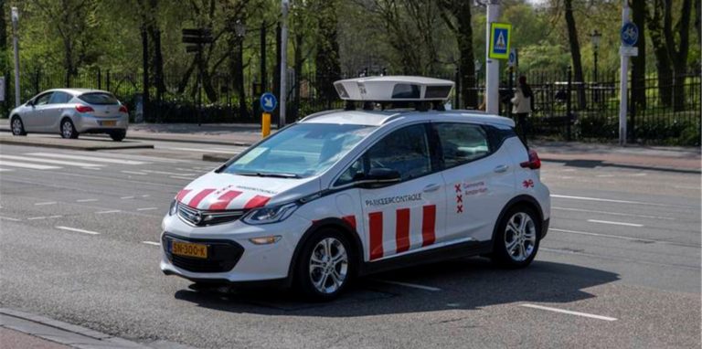 Solch ein Kamera-Auto – wie hier in den Niederlanden – wollen die Grünen in Dortmund gegen Falschparker einsetzen.