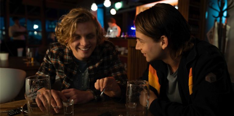 Hannes (Johannes Nußbaum) und Moritz (Leonard Scheicher) -sie sind in „Hannes“, dem Eröffnungsfilm am 23.11., zu sehen. Der Film entstand nach einem Roman von Bestseller-Autorin Rita Falk.