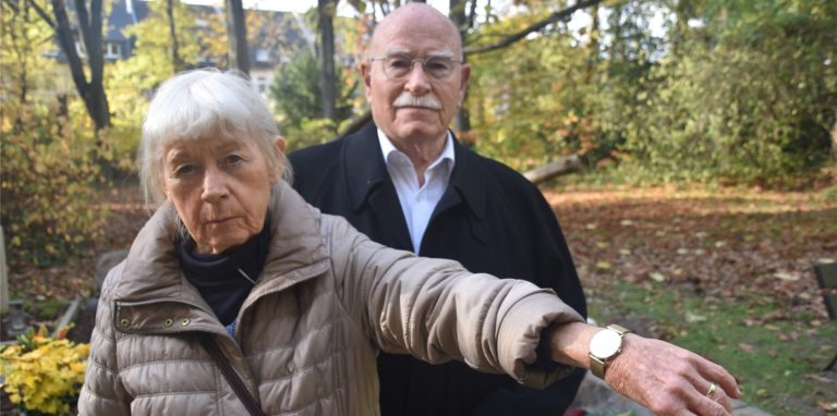 Margaretha und Immo König waren Ende August auf dem Dortmunder Ostfriedhof unterwegs. Dort wurden sie mithilfe einer speziellen Masche beklaut.