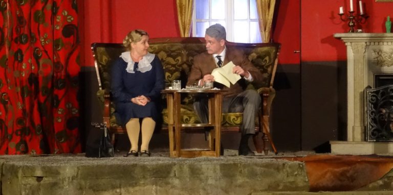 Endlich Premiere: Das Krimi-Stück auf der Freilichtbühne verfolgten 350 Zuschauer.