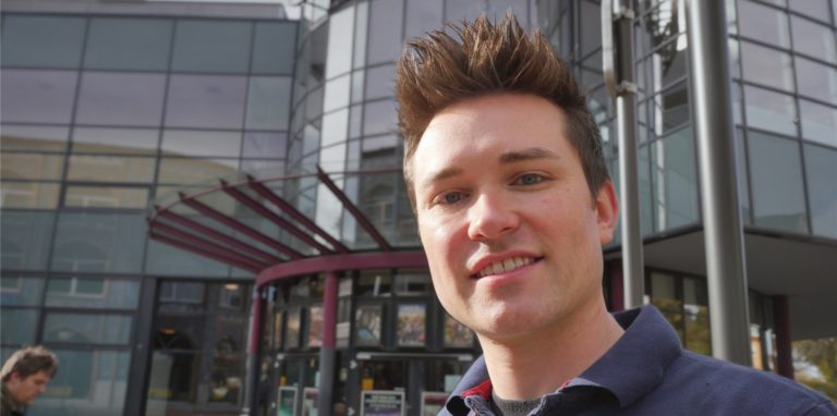 Max Biela, Assistent der Geschäftsführung der Cineworld, ist operativer Organisator des 31. Kinofestes.