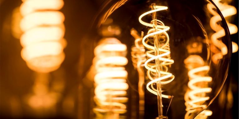 Energie wird immer teurer. Verbraucher können mit einem Anbieterwechsel aber Geld sparen.