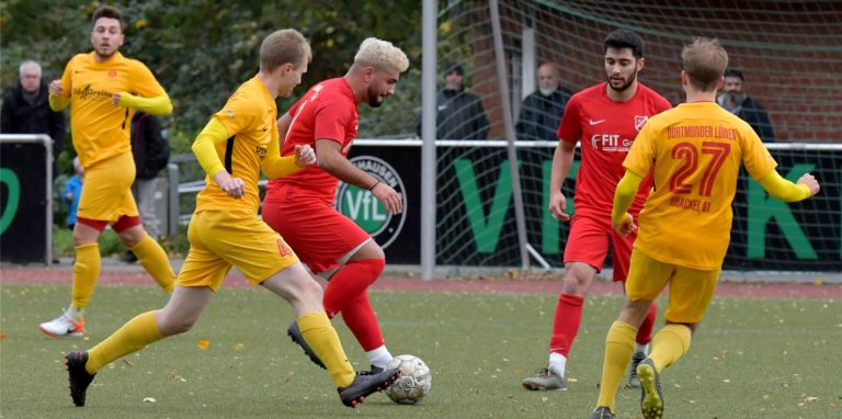 Die SG Gahmen (rote Trikots) konnte gegen die Dortmunder Löwen die Tabellenführung in der Kreisliga A verteidigen.