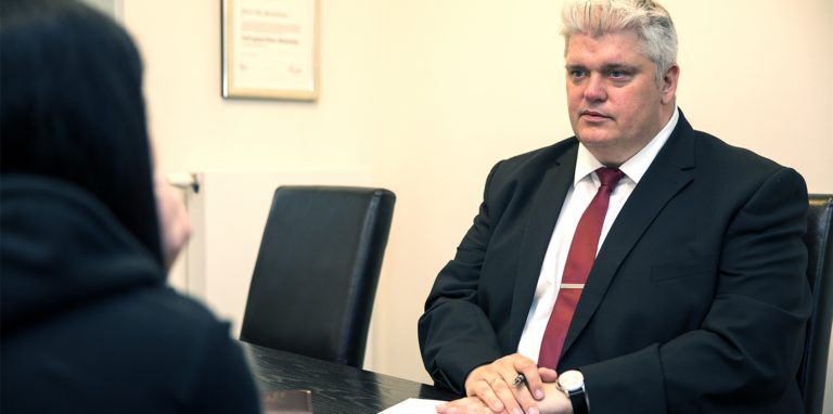 Maik Richard, Bestatter im Bestattungshaus Bovensmann, berät zum Thema Bestattungsvorsorge.