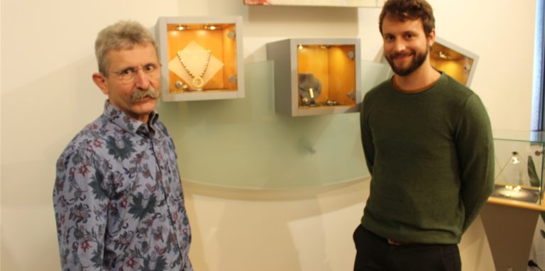 Jürgen und Mats Grafe gestalten in der Goldschmiede Grafe individuellen Schmuck.