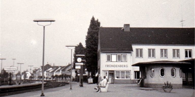 So sah das Bahnhofsgebäude in Fröndenberg in den 1950er Jahren aus.