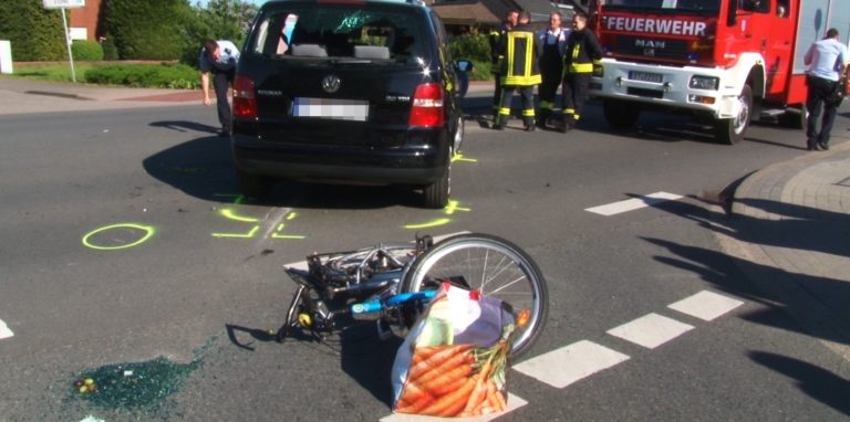 Bei einem Unfall sollte die Tochter einer Seniorin aus Unna eine Radfahrerin getötet haben. Falsche Polizeibeamte verlangten von der 77-Jährigen Bargeld und Schmuck für eine Kaution.