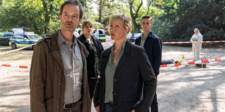 Ihren neuen Dortmund-Tatort „Masken“ präsentieren Jörg Hartmann (l.) alias Kommissar Faber und einige Kolleginnen am 25.11. um 21 Uhr in der Cineworld.