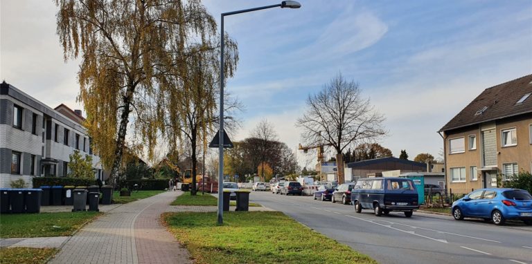 Im Gewerbegebiet Westerholt, hier die Breite Straße, wohnen nach Darstellung der Stadt Herten mehr als 100 Haushalte illegal in ihren Wohnungen.