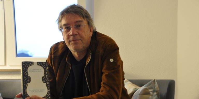 Eines der Lieblingsbücher des Lüner Erfolgs-Autors Dirk Husemann ist „Ein Jahr voller Wunder“, in dem an jedem Tag des Jahres ein klassisches Werk vorgestellt wird. „Auch für Nicht-Klassik-Fans geeignet“, sagt er.