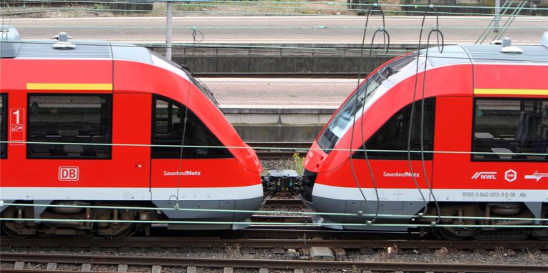 Ein 38-Jähriger ist in einer Regionalbahn nach Dortmund aggressiv geworden, als er auf die Maskenpflicht hingewiesen wurde.
