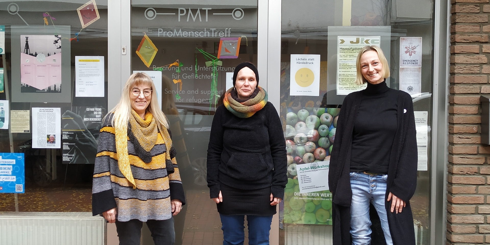 Der Vorstand von „ProMensch“, v.l.n.r Brigitte Langer, Daniela Tietz, Bilitis Naujocs, stellt die kommenden Projekte der Initiative vor.