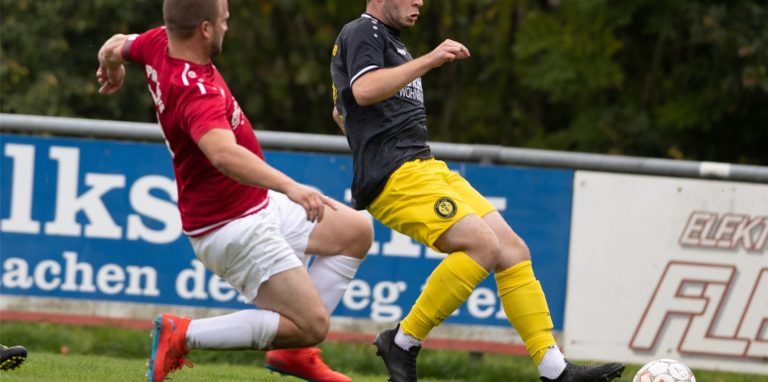 Patrick Ritz (r.) gehört zu den besten defensiven Mittelfeldspielern in der Region.