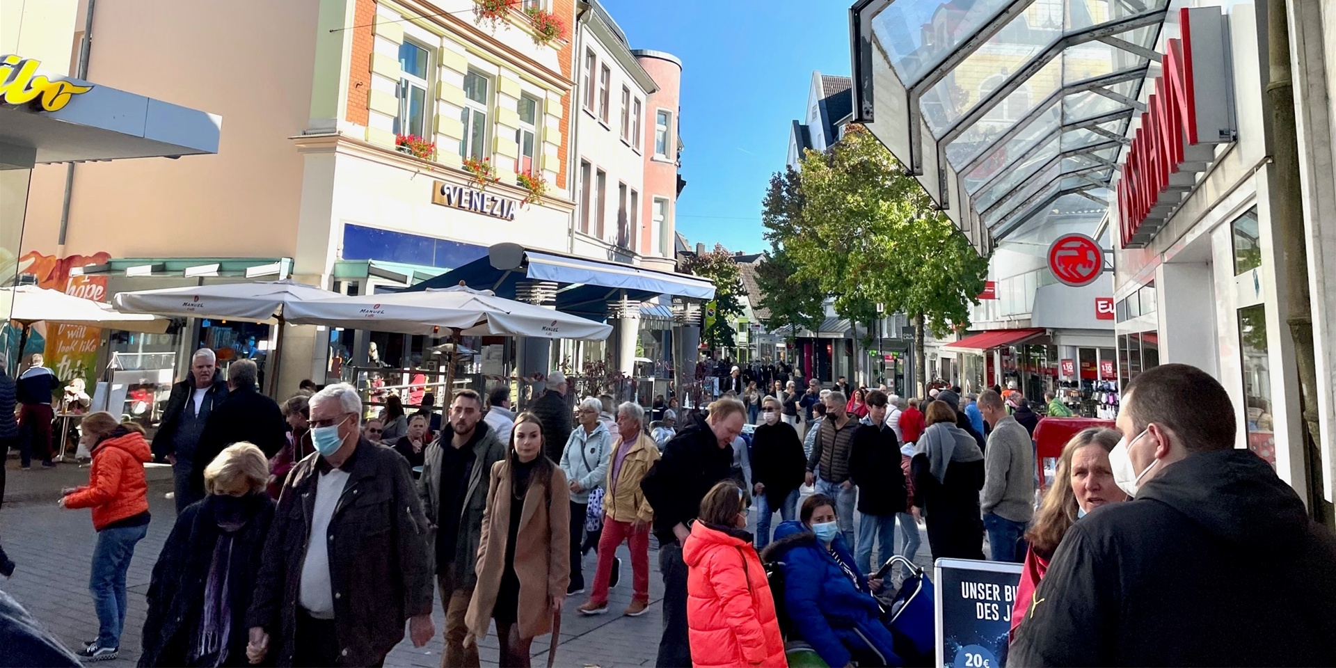 Das war´s schon wieder. Der verkaufsoffene Sonntag zur Herbstkirmes am 24. Oktober war nach langer Corona-Pause schon wieder der vorerst letzte. Ohne Weihnachtsmarkt kann jetzt am 28. November auch nicht mehr eingekauft werden.