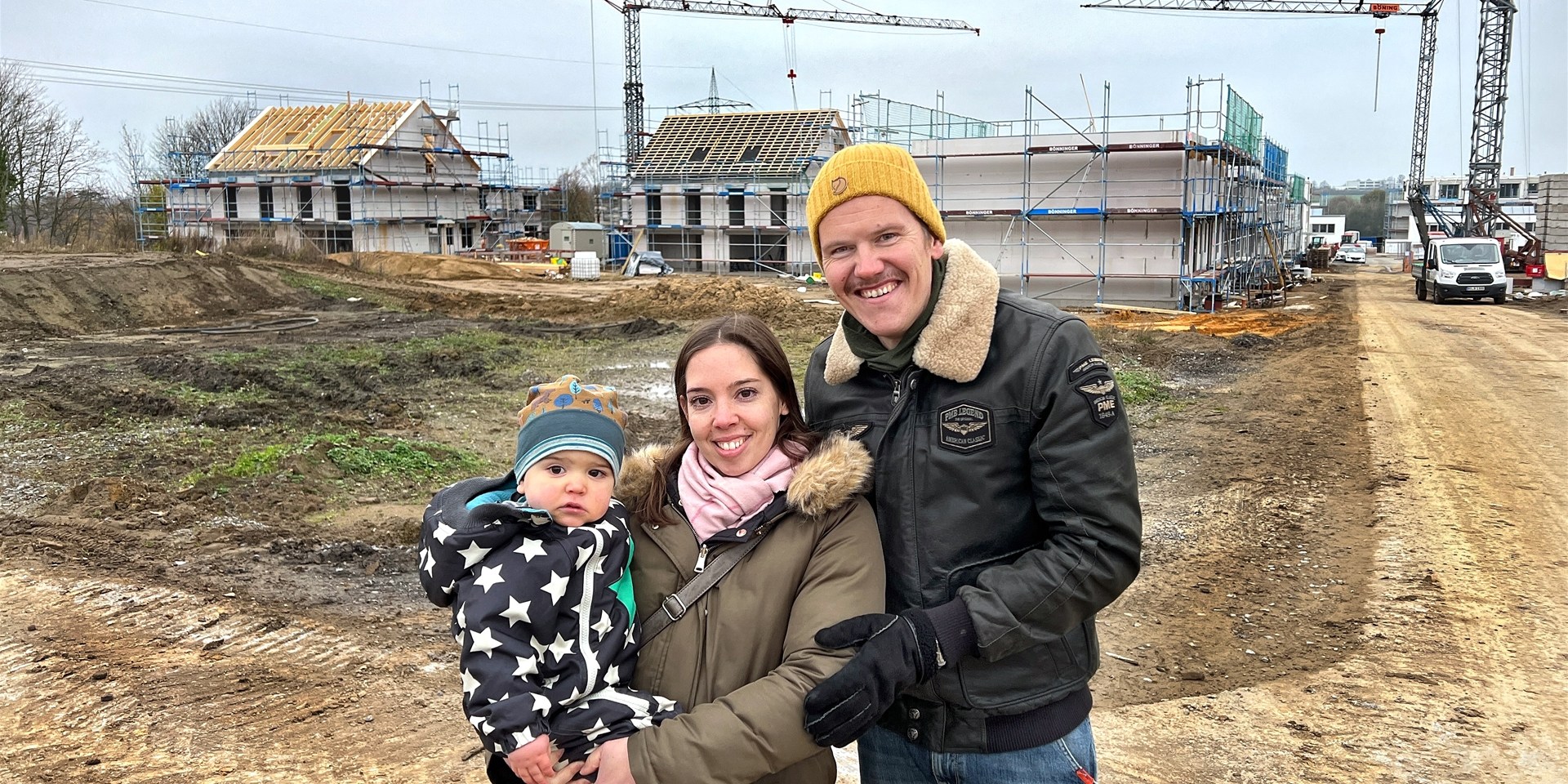 Veronika und Matti Ostwinkel wollen mit Sohn Paul im Jahr 2023 nach Holzwickede ziehen. Dafür wagen die Ur-Dortmunder gar den – zugegebenermaßen – kleinen Sprung über die Stadtgrenze.