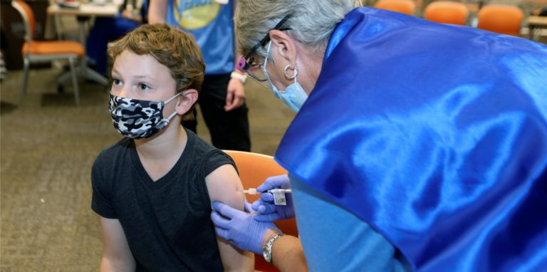 In den USA werden bereits Kinder unter 12 Jahren gegen das Coronavirus geimpft, wie der 11-jährige Jackson Stukus.