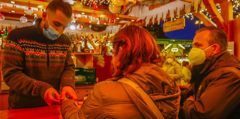 Auf dem Dortmunder Weihnachtsmarkt und in weiteren Bereichen der Stadt gilt wieder eine Maskenpflicht.