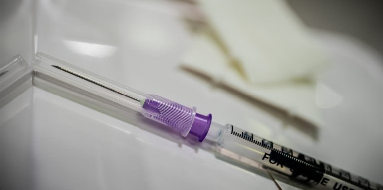 Sollen Apotheker beim Impfen mitmachen? Wir haben mit Apothekern aus Schwerte darüber gesprochen. Die sehen sich gerade vor allem mit einem Ansturm auf die Tests konfrontiert.
