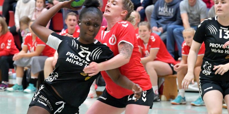 Sarah Dressler (am Ball) und der Lüner SV verloren mit 22:24 auch gegen den TVE Netphen.