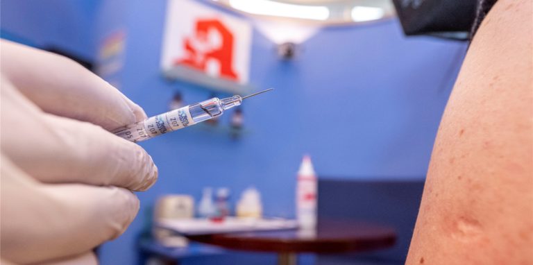Corona-Impfungen in der Apotheke? Die heimischen Vertreter sehen das Thema eher skeptisch.