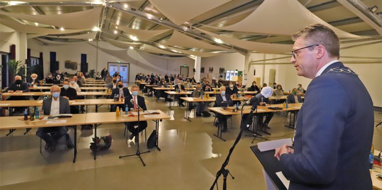 Der Stadtrat tagt nächste Woche wieder in der Schützenheide. Damit reagiert die Stadt auf einen positiven Coronatest.