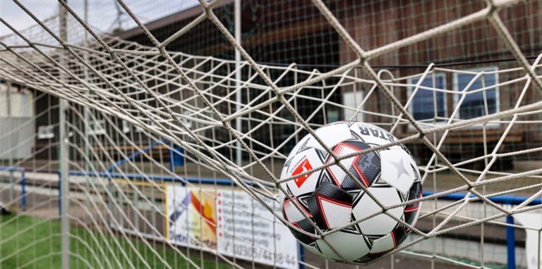 10 Jahre darf ein Amateurspieler nicht mehr Fußball spielen.