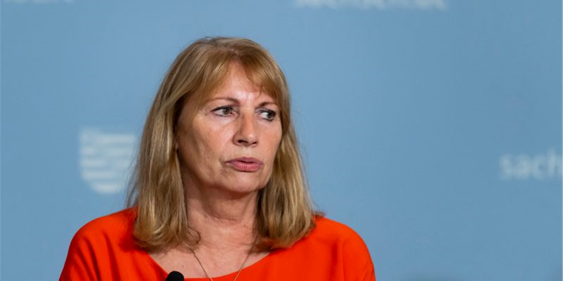 Die sächsische Gesundheitsministerin Petra Köpping (SPD) muss sich mit einem Fackel-Mob auseinandersetzen.