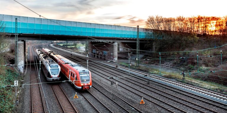 Die Brücke Hengstey der Autobahn A1 zwischen den Abfahrten Hagen-West und Hagen-Nord überspannt acht Bahngleise und zwei Straßen.