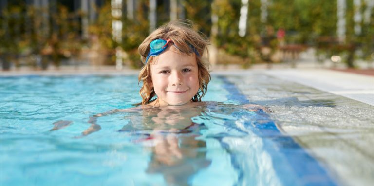 Gegen das Nichtschwimmen: Im Solebad in Werne starten in den Winterferien neue Anfängerkurse für Kinder.