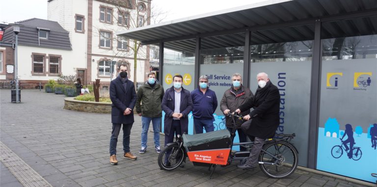 Das neue Lastenrad, das die Stadt Schwerte mit Hilfe von Fördermitteln angeschafft hat, kann man kostenlos ausleihen. Jetzt braucht es noch einen Namen.