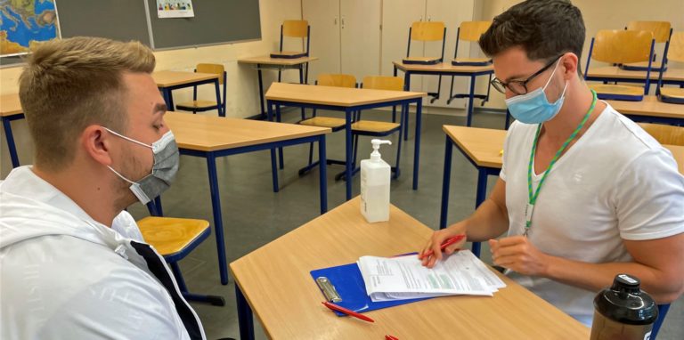 Zum ersten Mal wurde die Omikron-Virusvariante in Werne nachgewiesen. Um sich vor dem Coronavirus zu schützen, sollte man sich impfen lassen, wie hier bei einer Aktion am Berufskolleg.