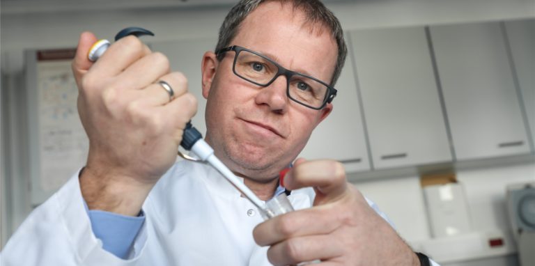 Professor Carsten Watzl ist Generalsekretär der Deutschen Gesellschaft für Immunologie und arbeitet am Leibniz-Institut für Arbeitsforschung in Dortmund.