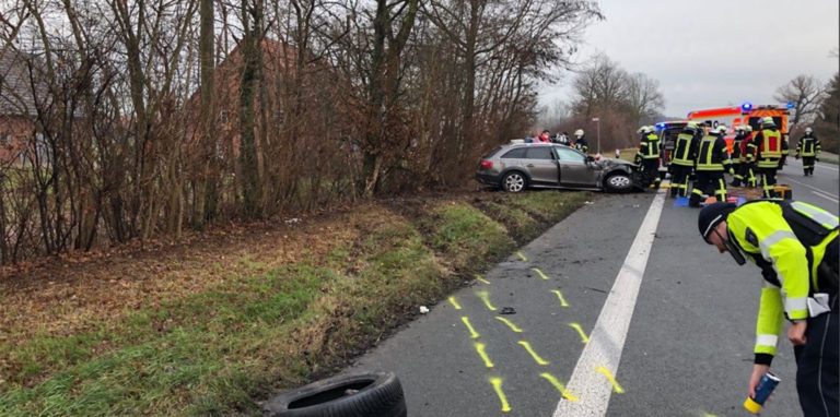 Zu einem Verkehrsunfall ist es auf der B58 in Ascheberg am Donnerstagmittag gekommen. Derzeit ist die Straße an der Unfallstelle beidseitig zwischen B54 und A1 gesperrt.