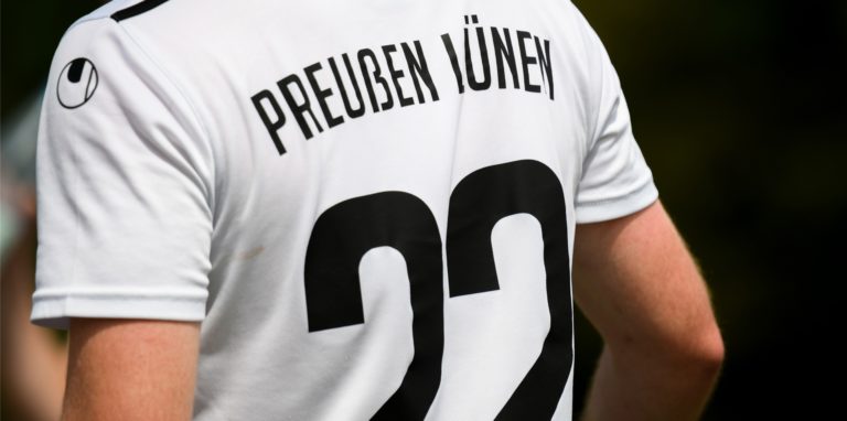 Der SV Preußen 07 hat einen externen Neuzugang vermeldet – und dazu noch vier Spieler plus Betreuer reaktiviert.