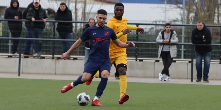 Hakan Uzun (l.) hat sich zu seinem Abgang bei der SG Gahmen geäußert. Auch mit dem Trainer Kadir Kaya harmonierte es nicht immer.