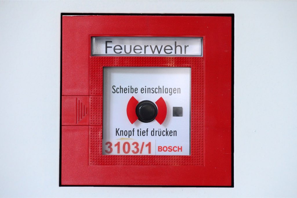 Einen solchen Druckknopfmelder soll ein Vogel ausgelöst haben: So zumindest klang die Erklärung des Personals im Rewe-Supermarkt im Horne-Center in Werne. Die Feuerwehr spricht von einem merkwürdigen Einsatz. Einen solchen Druckknopfmelder soll ein Vogel ausgelöst haben: So zumindest klang die Erklärung des Personals im Rewe-Supermarkt im Horne-Center in Werne. Die Feuerwehr spricht von einem merkwürdigen Einsatz.