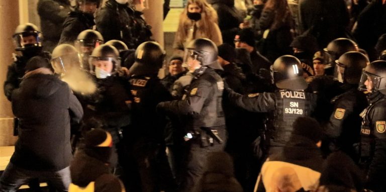 Bei Protesten gegen Corona-Maßnahmen ist es in Bautzen zu Ausschreitungen gekommen.