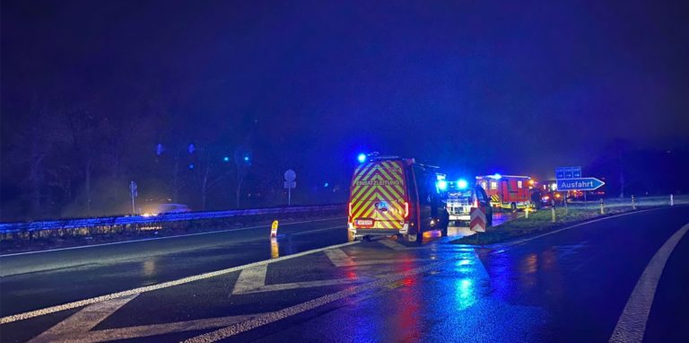 Zu einem schweren Verkehrsunfall mit fünf beteiligten Fahrzeugen ist es am Mittwoch auf der A1 zwischen Hamm-Bockum/Werne und Hamm/Bergkamen.
