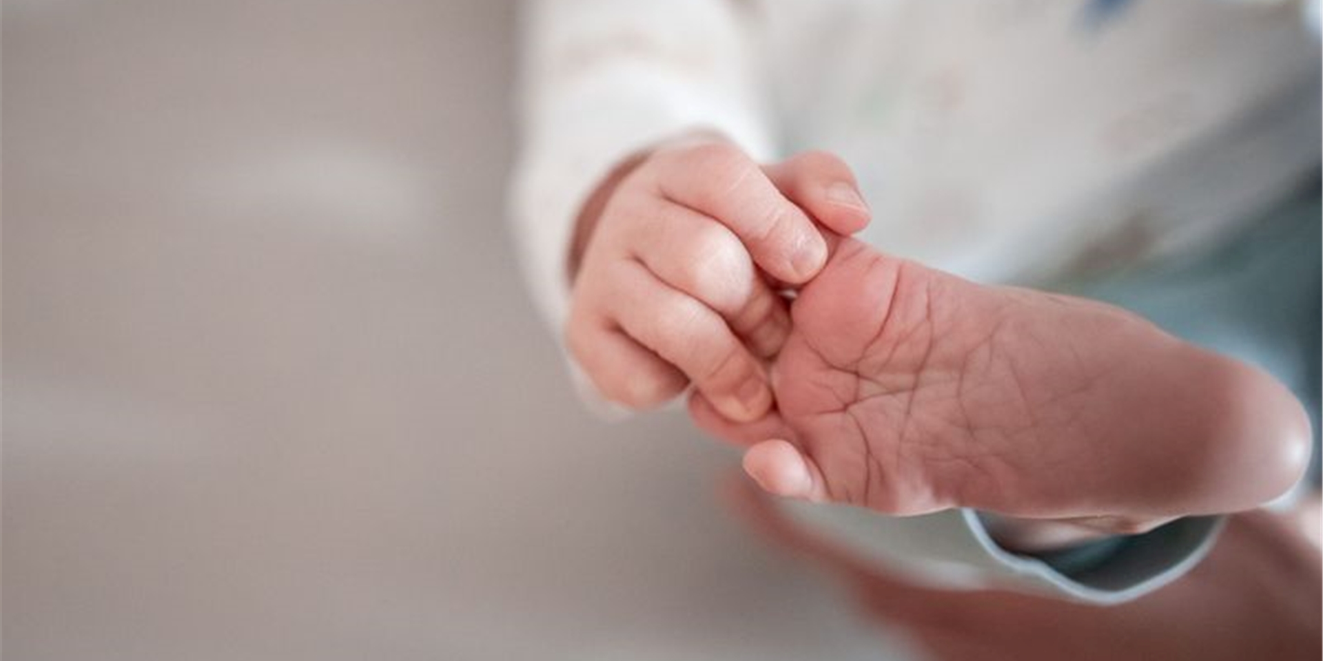 Mehrere Namen für Kinder halten sich hartnäckig in der „Top Ten“. (Symbolbild)