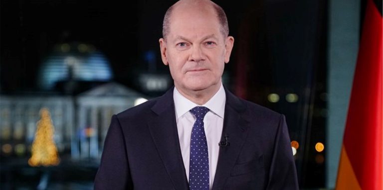 «Wir müssen schneller sein als das Virus», sagt Olaf Scholz bei seiner ersten Neujahrsansprache als Kanzler.