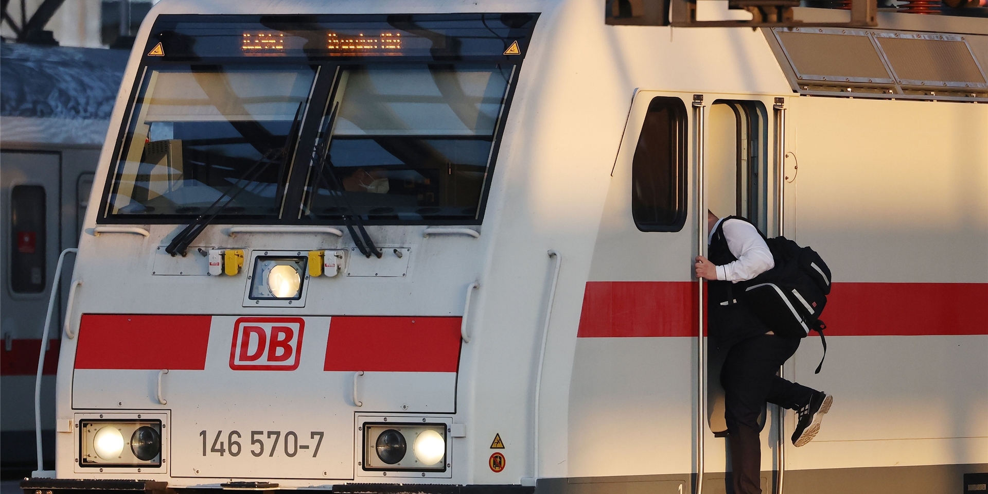 Symbol – Der Berufungsprozess gegen einen Lokführer im sogenannten Gullydeckel-Fall ist überraschend aufgehoben worden.