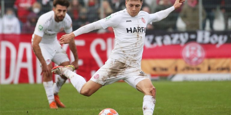 Sandro Plechaty tritt bei Rot-Weiss Essen auch immer häufiger in der Offensive in Erscheinung.