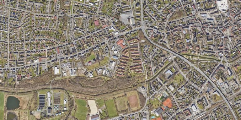 Das aktuelle Luftbild der Stadt Kamen, das der RVR jetzt veröffentlichte. Es zeigt detailgenau, wie sich die Stadt entwickelt hat. Zum Vergleich gibt es Luftbilder aus den vergangenen hundert Jahren.