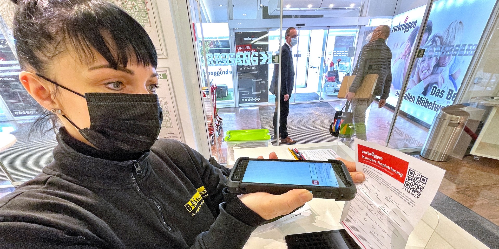 Mit einer eigenen App für die Kontaktnachverfolgung, einem Testzentrum vor der Tür und inzwischen sogar einem Impfzentrum im eigenen Haus hat sich Zurbrüggen in Unna sehr engagiert dem Kampf gegen  Corona gestellt. Erst das zweite Jahr der Pandemie brachte dem Unternehmen nun einen Umsatzrückgang.